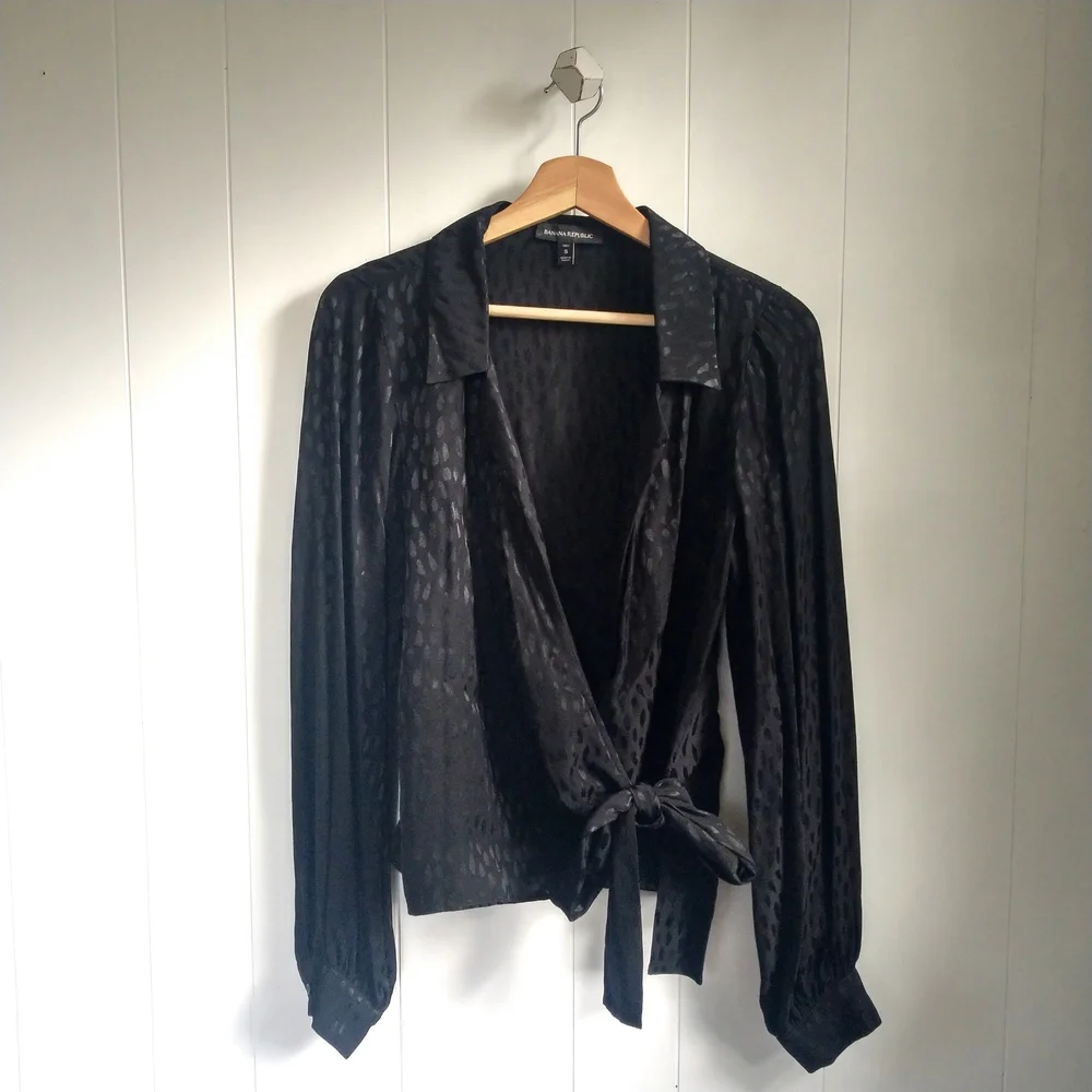 ☆ BANANA REPUBLIC Spotted Tie-front Blouse